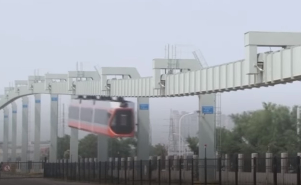 Kinom krstare nebeski vozovi (VIDEO)