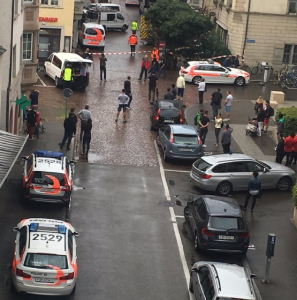 Ljude napao motornom testerom!