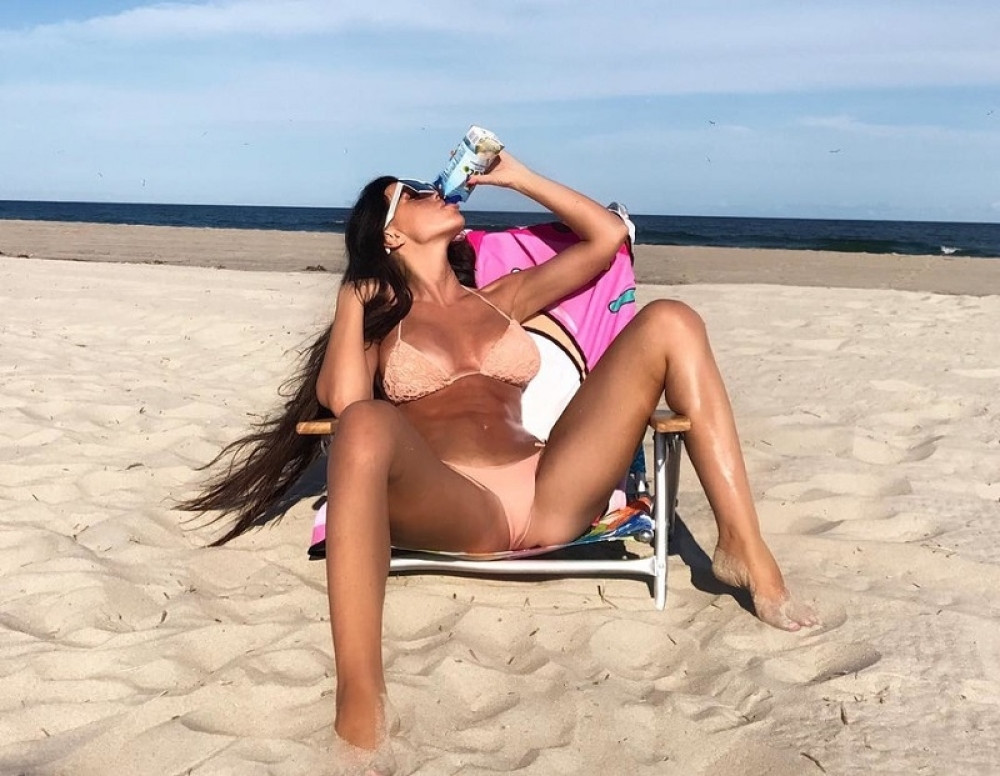 Najavljivala da će napraviti čudo na estradi, a sada je od stida uradila ovo!