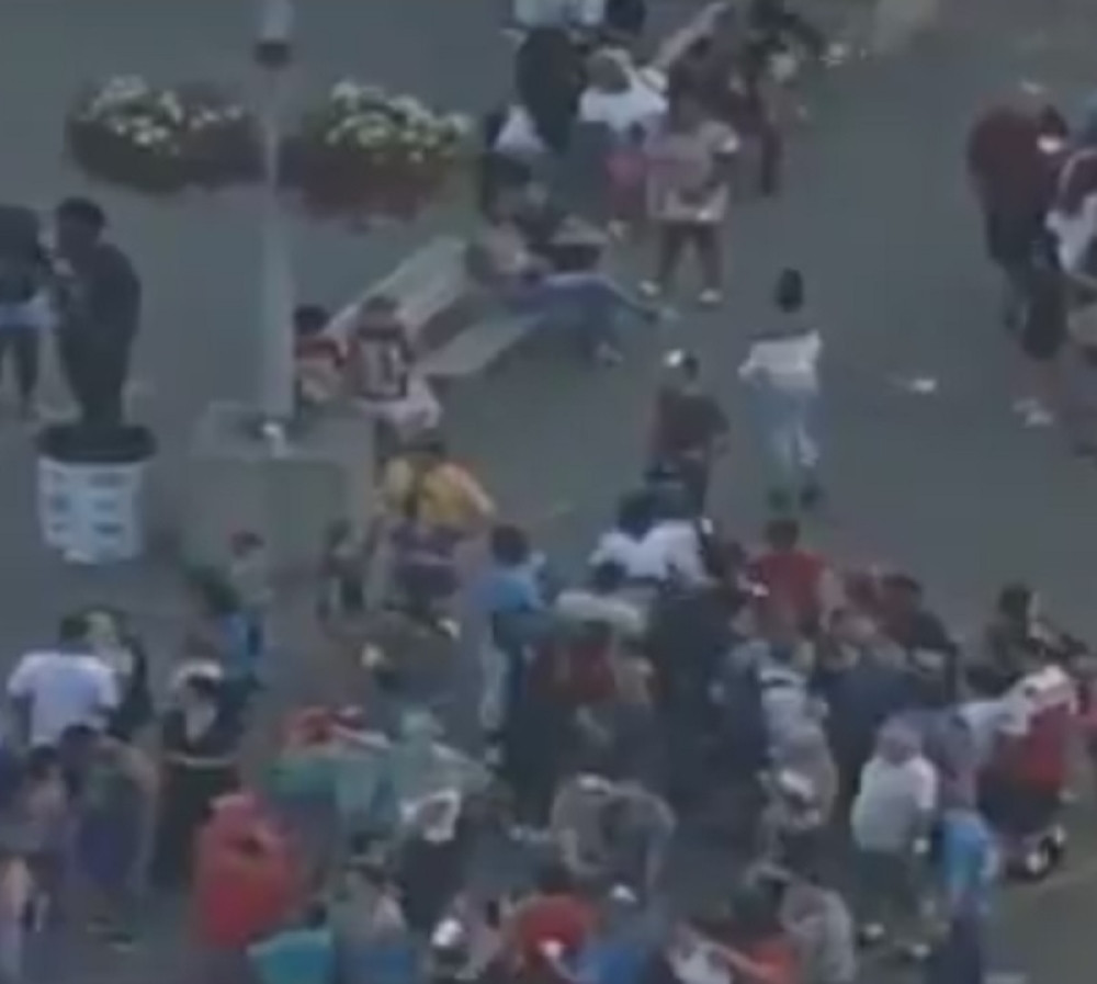 UZNEMIRUJUĆE~Pokidala se sedišta, dečak poginuo, više njih povređeno (VIDEO)