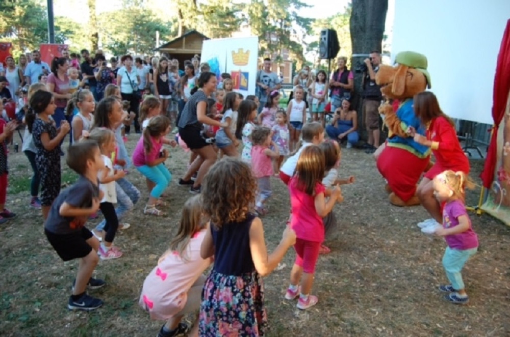 "Aska i vuk" za više od 200 mališana u Tašmajdanskom parku