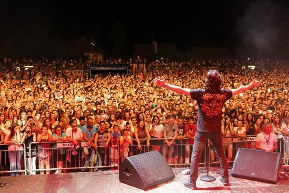 Lukas pevao pred 15.000 ljudi!