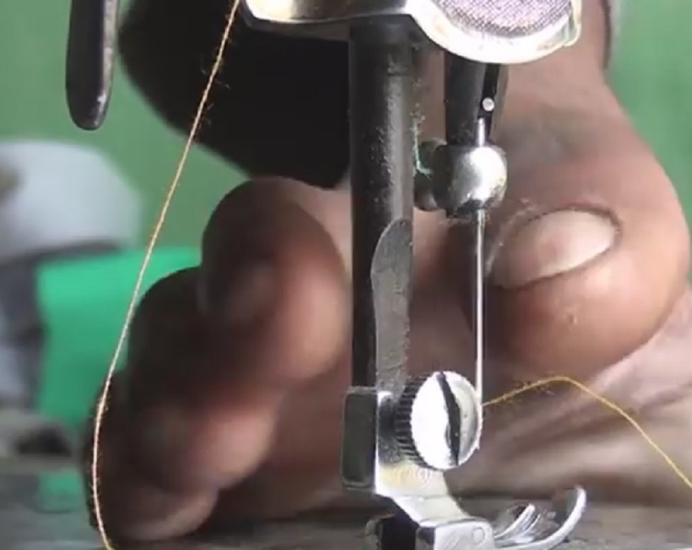 Rođen je bez ruku, ali je postao vrhunski krojač (VIDEO)