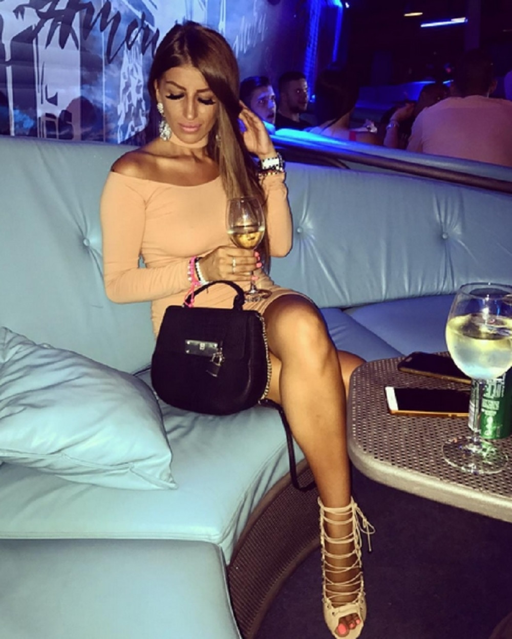 Dalilu slikali s leđa, fotka otkrila koliko se ugojila!