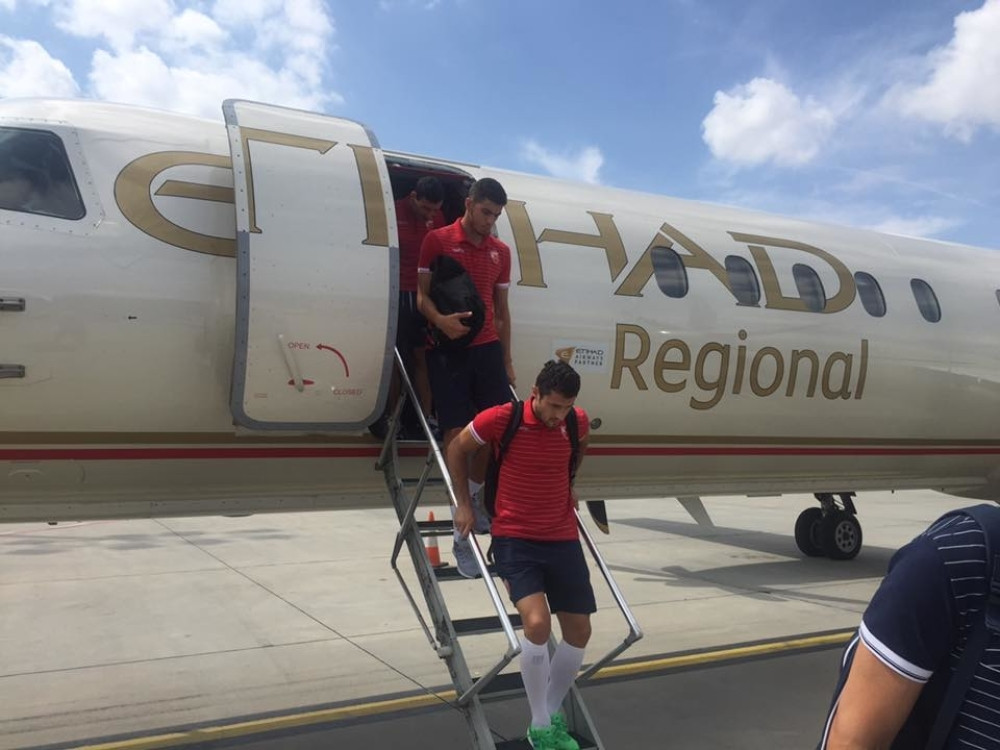 Fudbaleri Zvezde stigli u Prag, Česi ih jure za autograme (FOTO)!