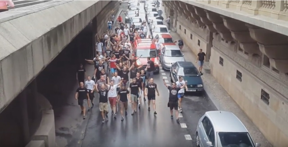 Prag grmi od pesme "delija"! (VIDEO)