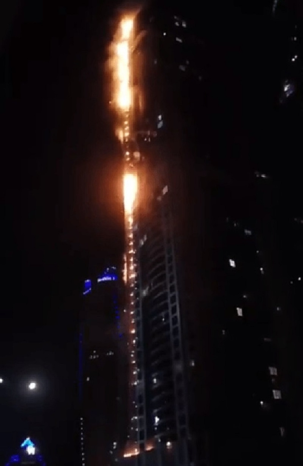 Gori jedna od najviših zgrada u svetu! (VIDEO)