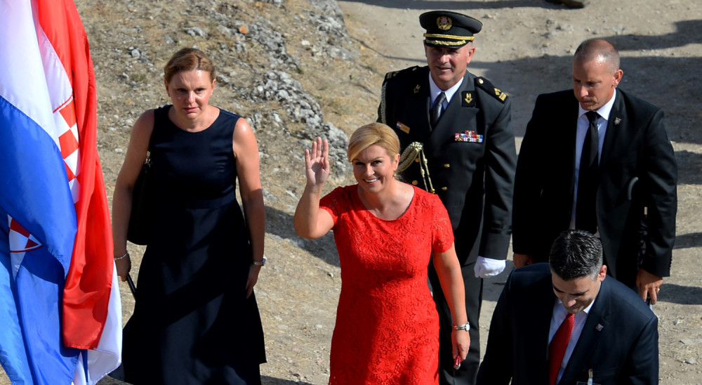 Kolinda zbog vrućine propustila misu