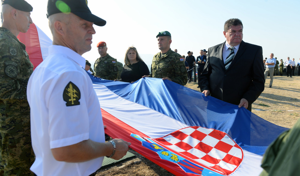 Hrvati Srbima sipaju so na ranu, prave još već feštu, pobesnećete kad čujete kako će sad da slave "Oluju"