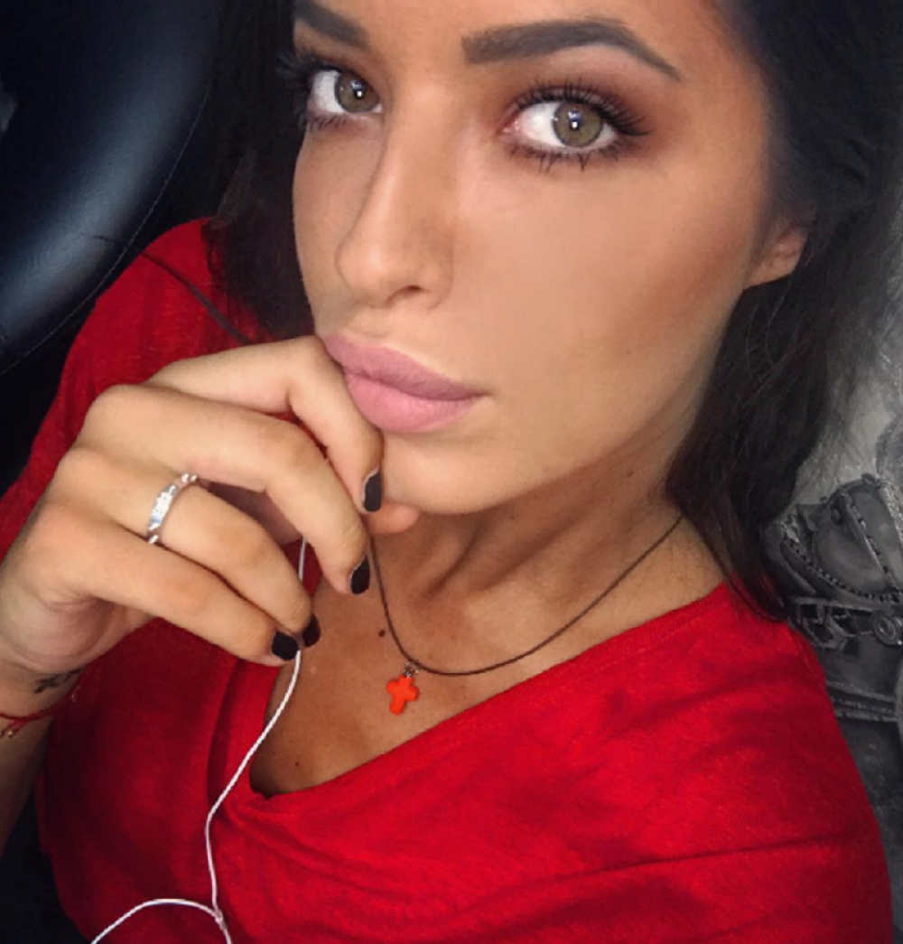 Ana Cakić se oglasila porukom i provokativnom fotkom! (FOTO)