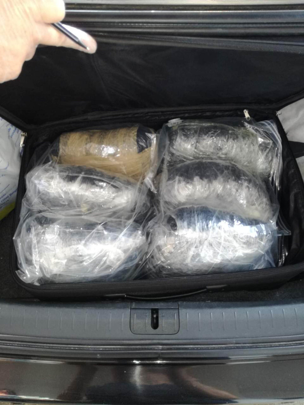 U sve umešan i jedan Srbin, vrednost robe 135.000 evra