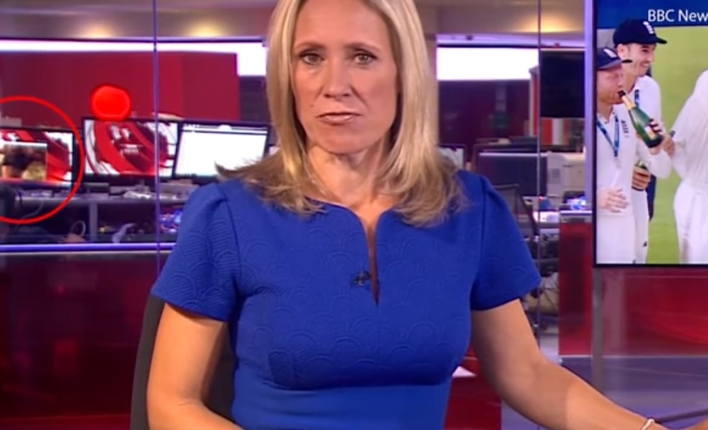 Dok je izveštavala o kriketu, on je uživao u porniću! (VIDEO)