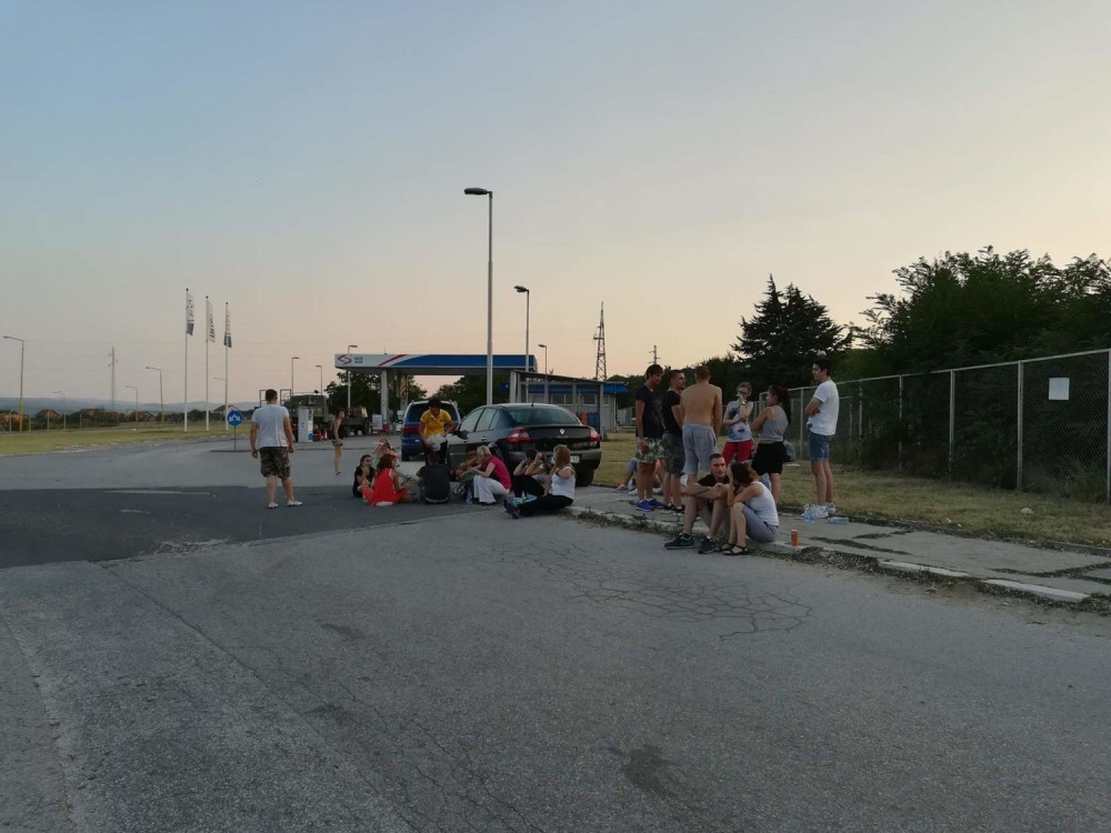 Srpski turisti u sredu ujutru krenuli na Eviju i još nisu stigli! (FOTO)