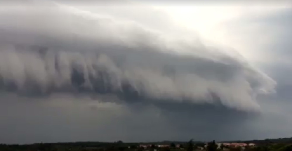Žestoka oluja pogodila Hrvatsku, vetar čupao drveće! (FOTO + VIDEO)