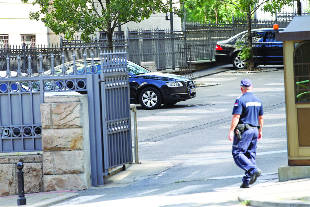 Pustoš u zgradi Vlade !