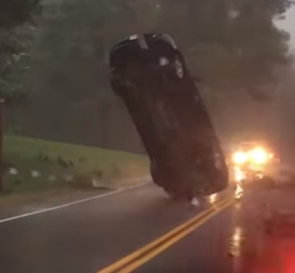 Folk pevač doživeo saobraćajnu nezgodu, pa uradio ovo! (FOTO)