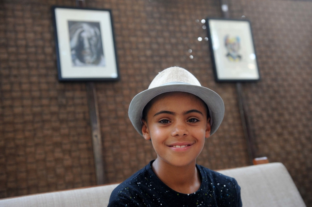 Mali migrant pomaže da ozdravi dečak iz Srbije