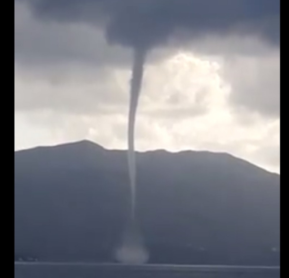 Ova pojava nije viđena godinama, a vratila se na jezero kao veliki podsetnik! (VIDEO)