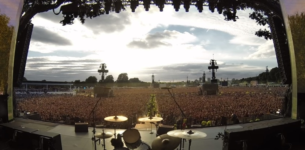 Naježićete se kada čujete kako 65.000 ljudi peva kao jedan! (VIDEO)
