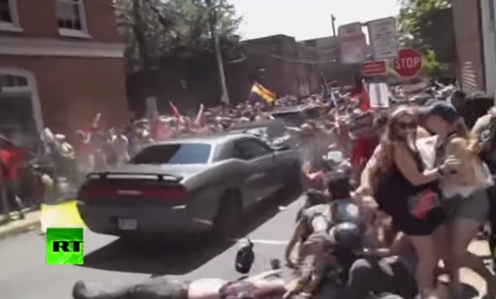 Filds tukao majku invalida, divio se Hitleru