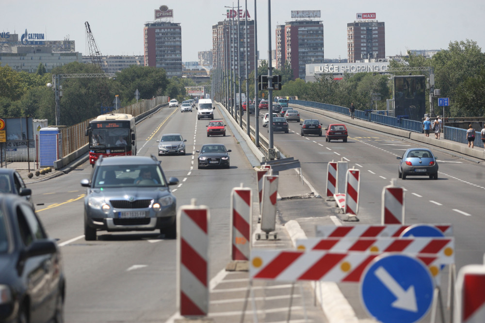 Sutra se zatvaraju dve trake na Brankovom mostu