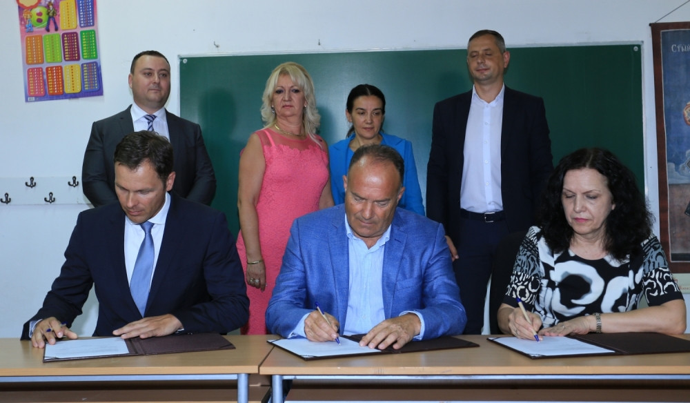 Mali i Šarčević obišli školu u Obrenovcu