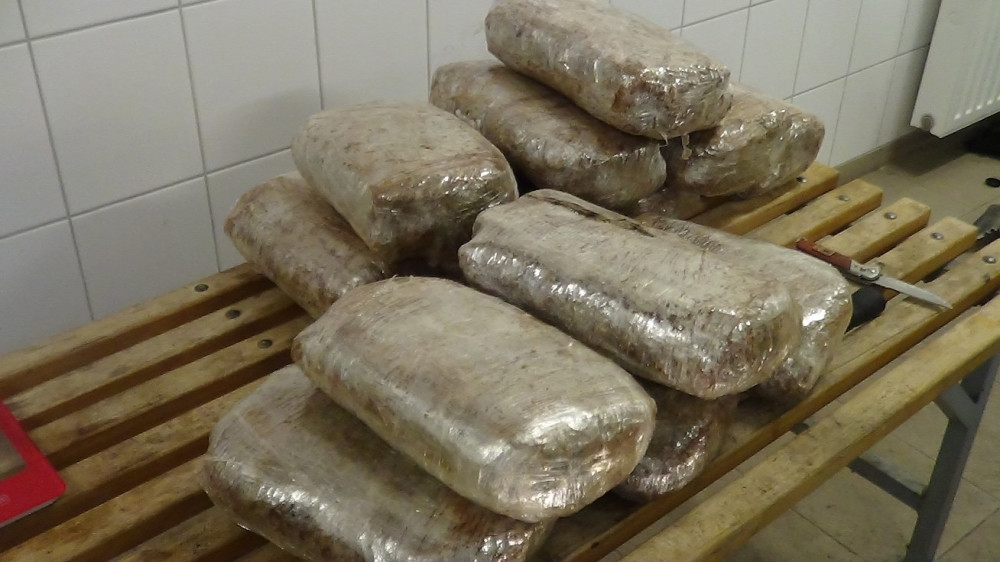 Zaplenjeno 700 kilograma marihuane!