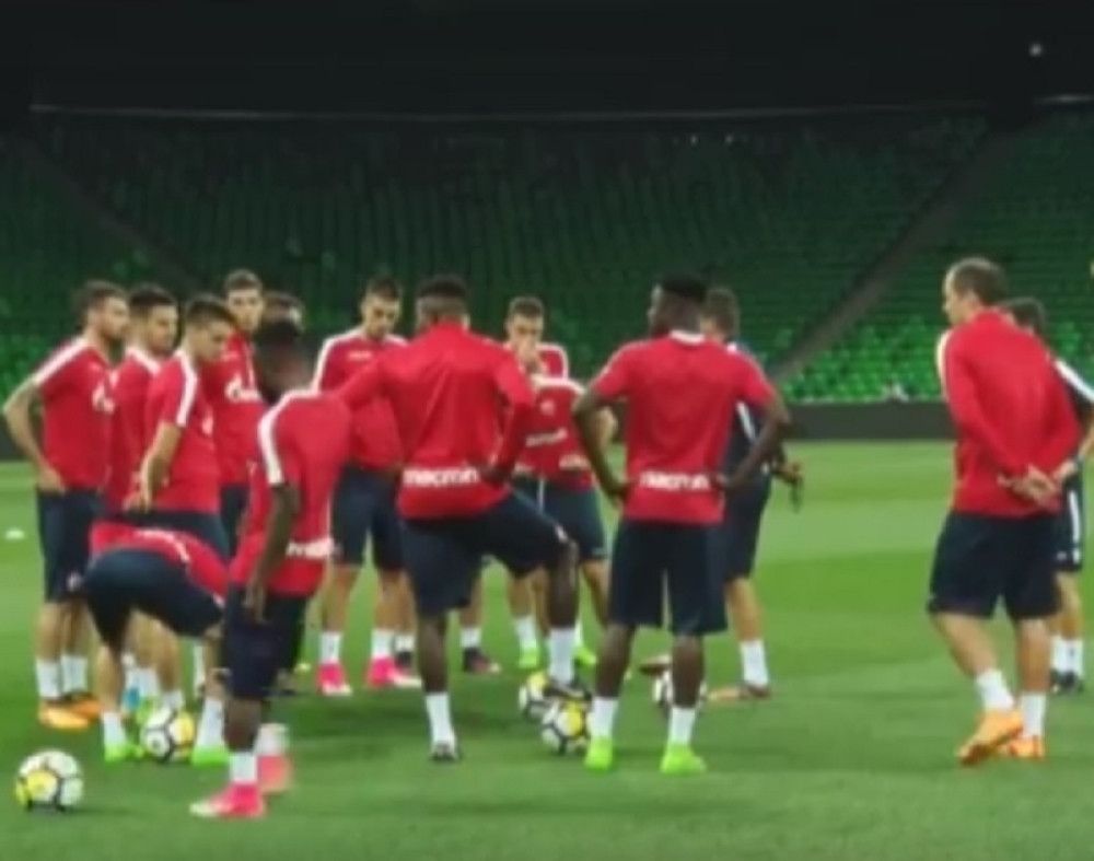Fudbaleri Zvezde upoznali "lepoticu" (VIDEO)