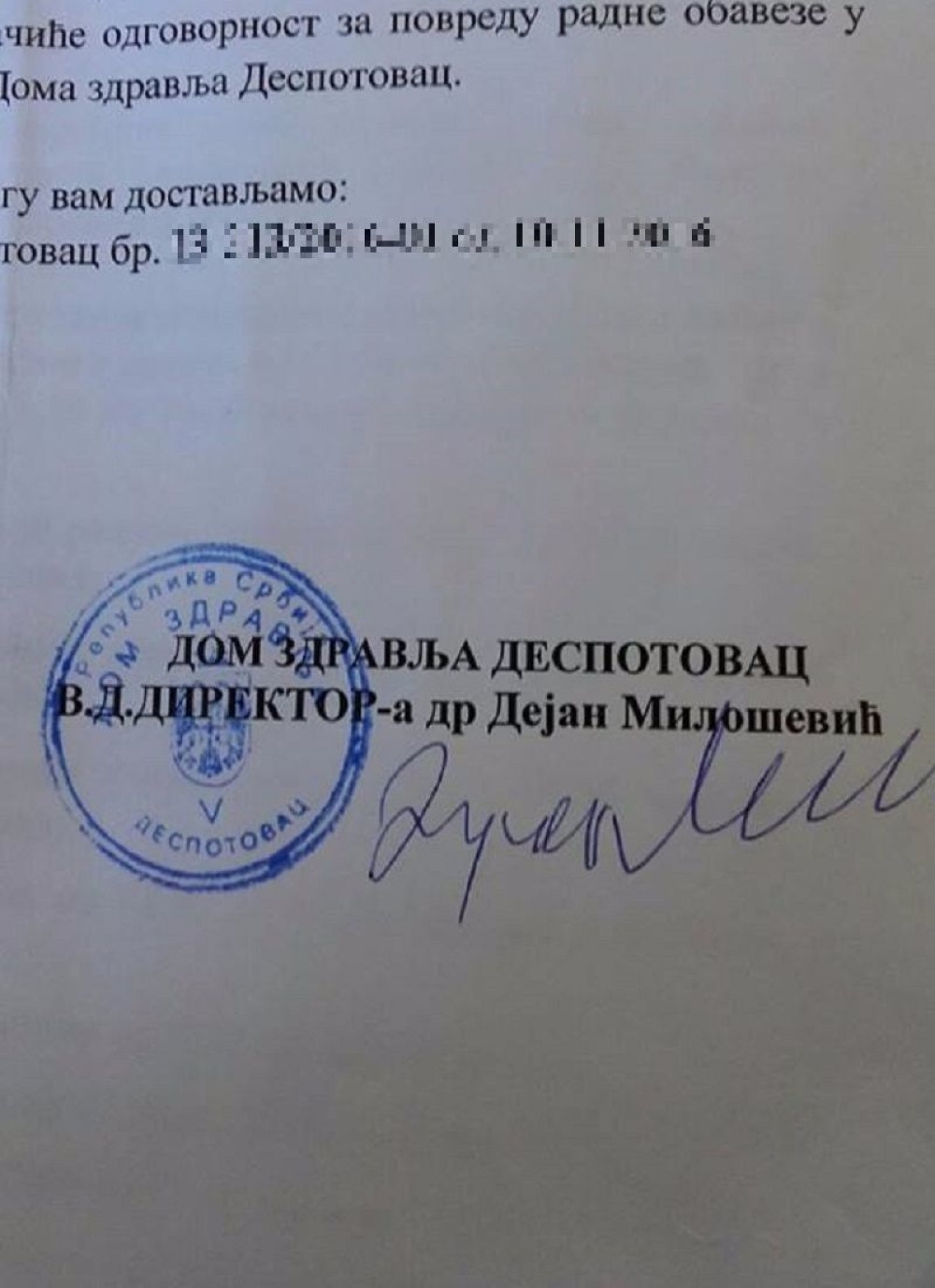 Direktor na posao dolazi u bermudama i potpisuje se kao doktor!