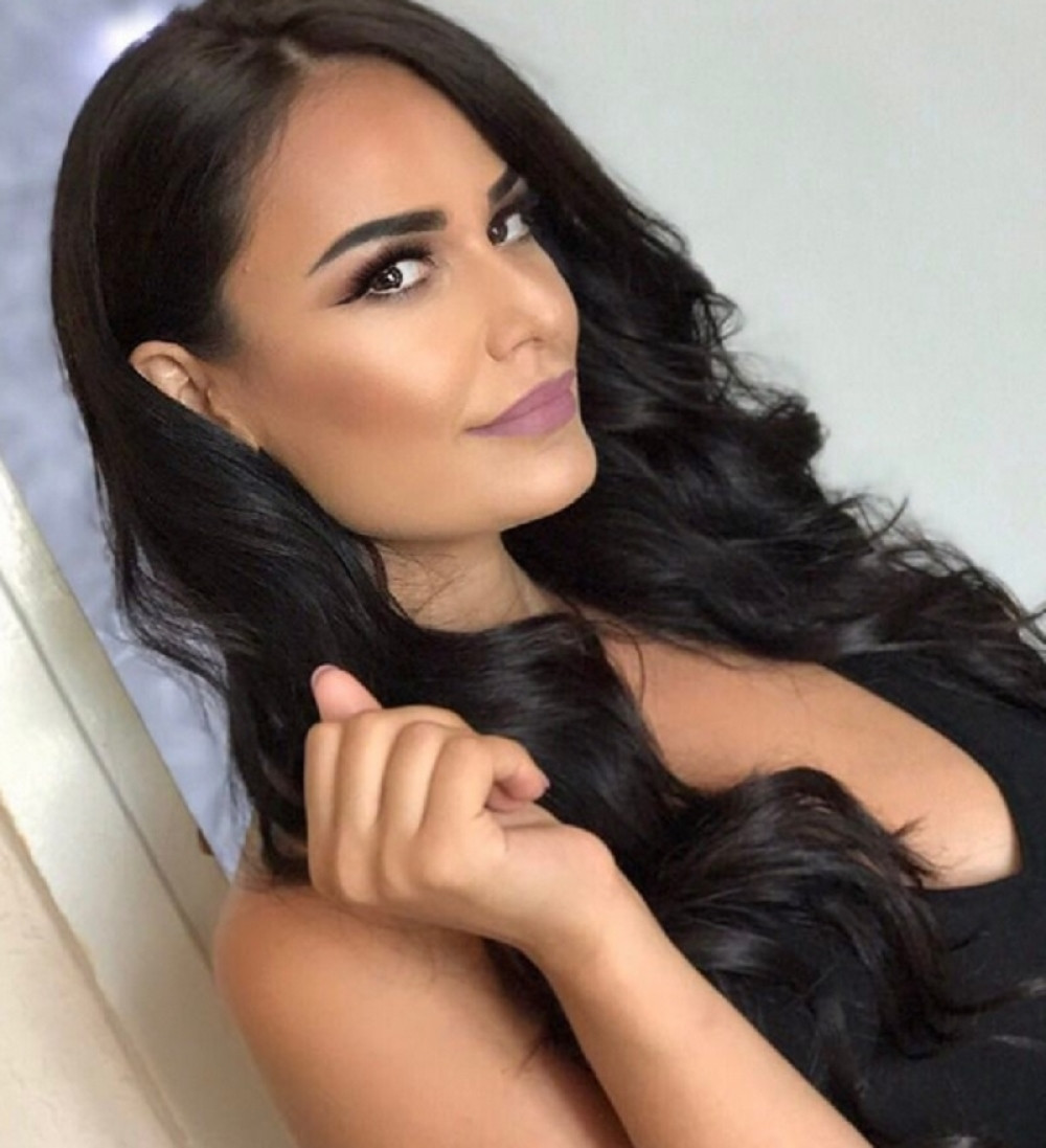 Indi izašla u seksi spavaćici na sneg! (FOTO)