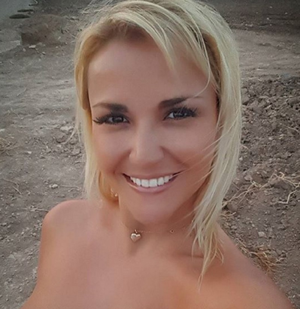 Voditeljka se snimala dok je ronila gola! (VIDEO 18+)