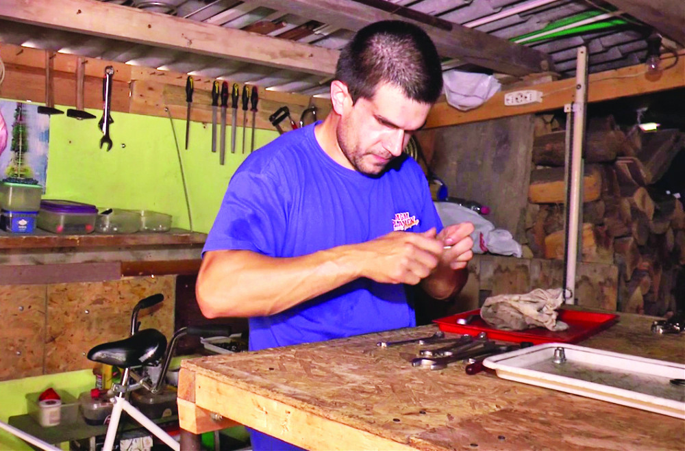 Bojan je slep, ali ima neverovatan dar!