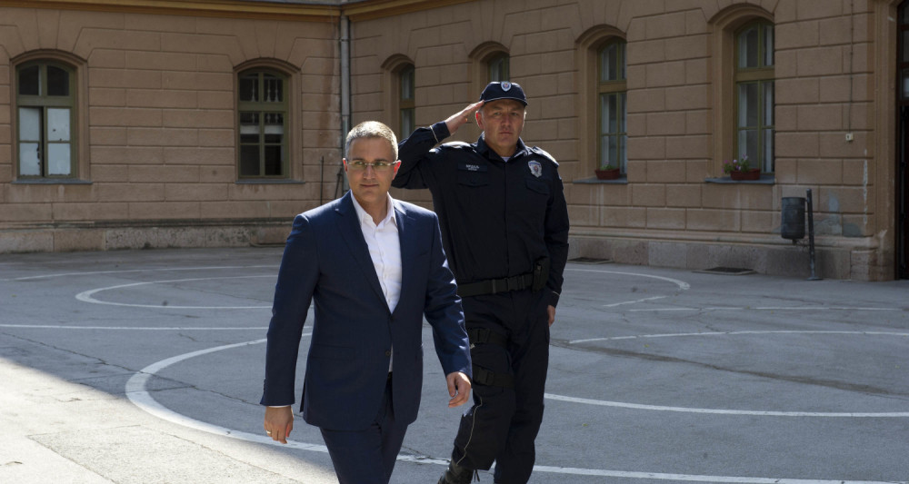 Stefanović posetio mlade policajce