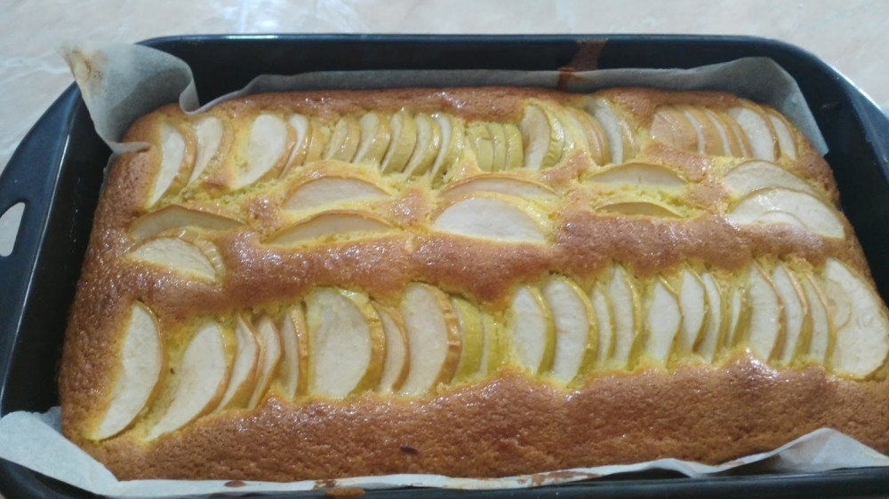 Divan brz i jeftin biskvit sa jabukama (VIDEO)