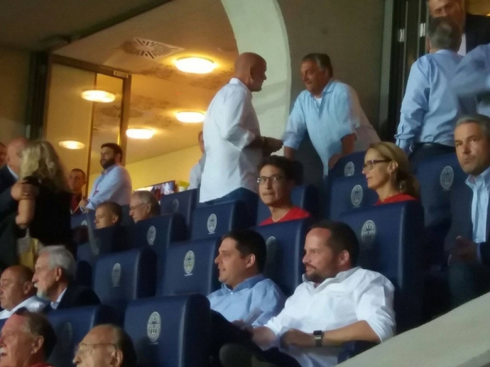 Viktor Orban gleda Partizan