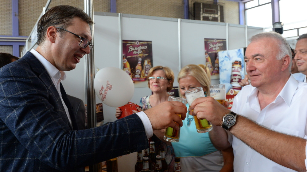 Vučić u Osečini na sajmu šljiva (FOTO)