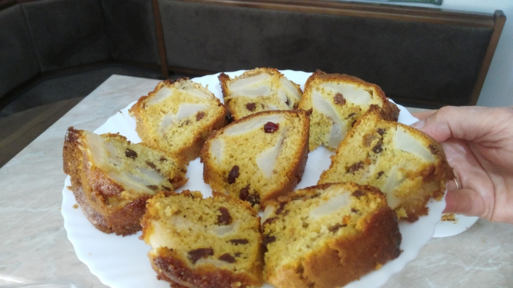 Kuglof sa kruškama preliven karamelom (VIDEO)