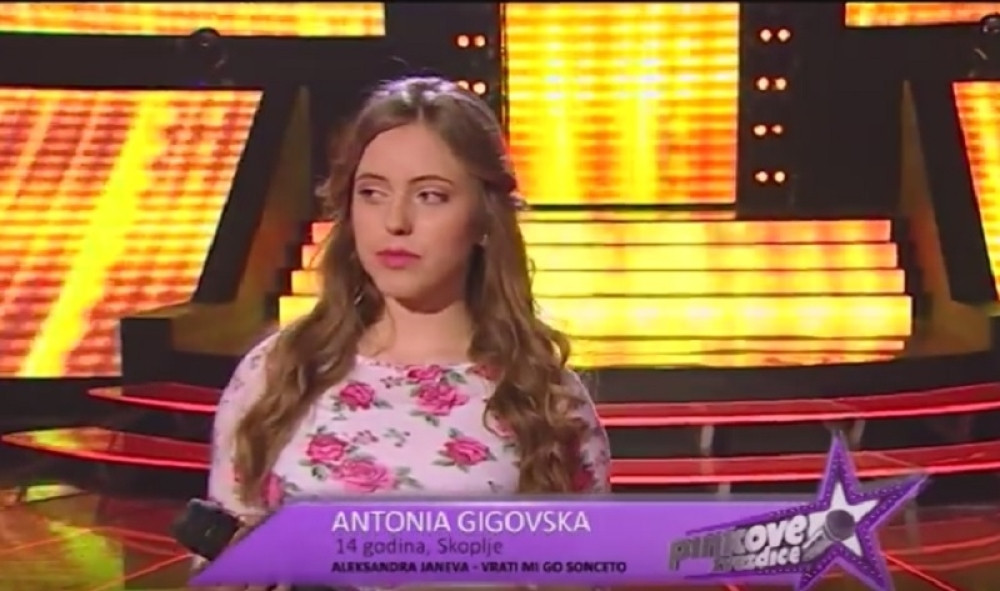 "Pinkova zvezdica" izrasla u atraktivnu plavušu! (FOTO)