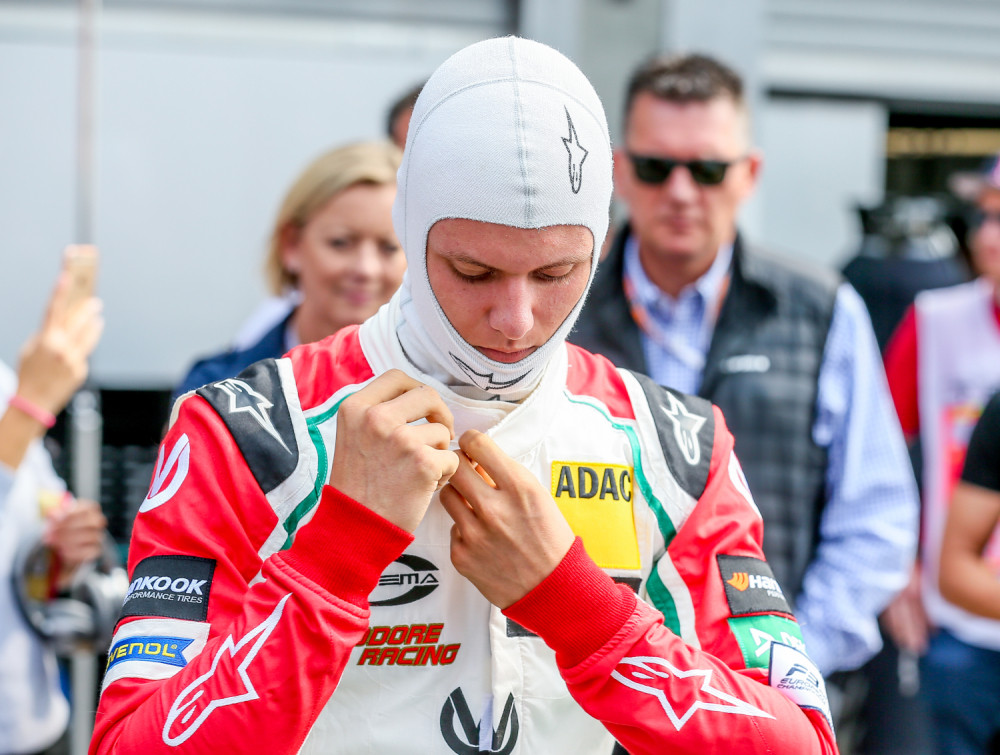 Mihaelov sin vozio u čast oca, Hamilton pobedio (VIDEO)