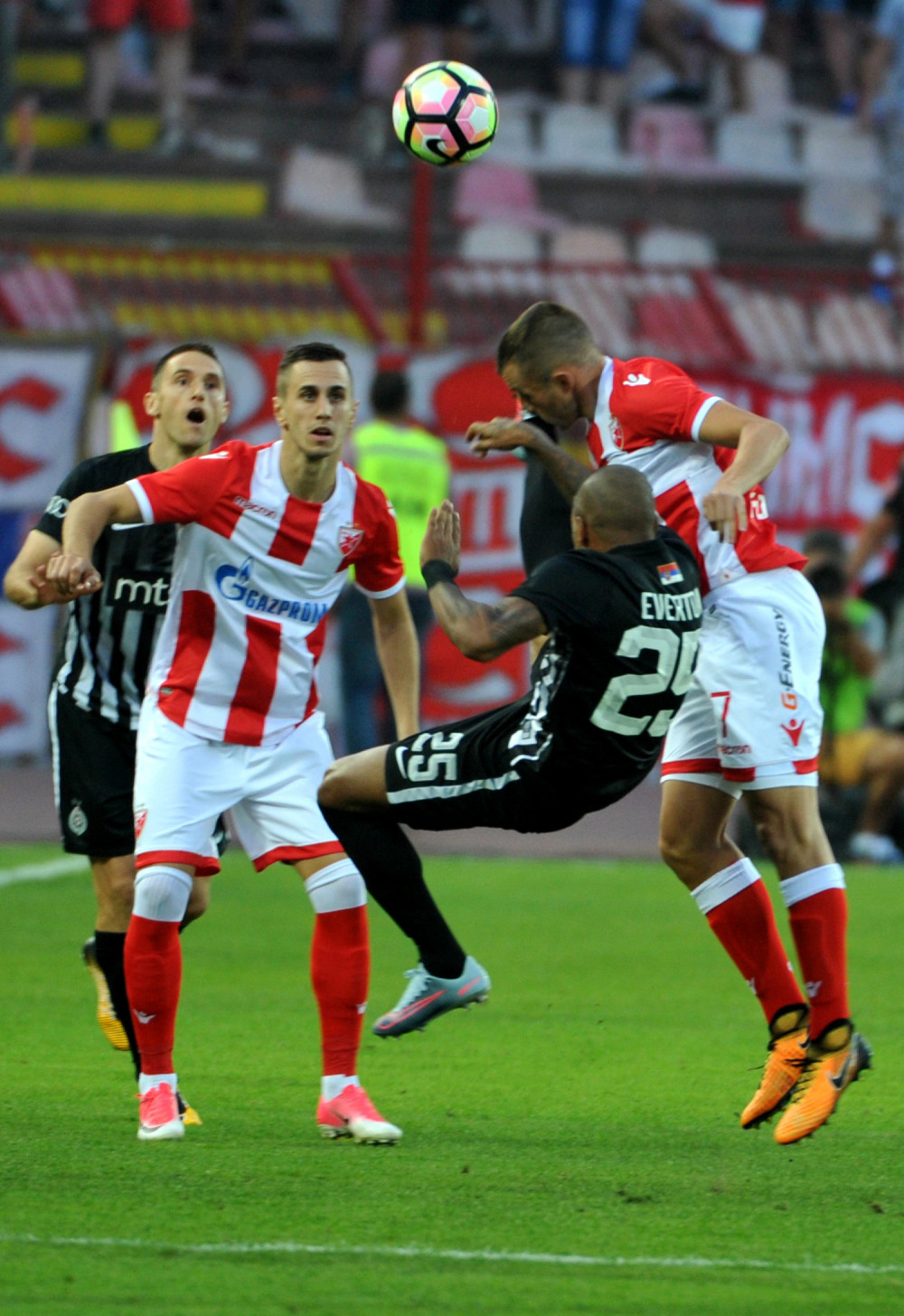 Podela bodova na "Marakani", Stojković sačuvao mrežu (FOTO + VIDEO)