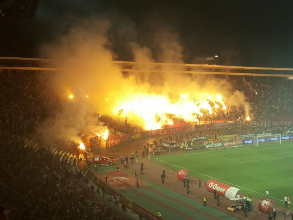 Na derbiju sve gori, ali bukvalno!