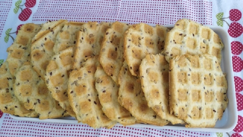 Slani krekeri sa sirom i semenkama