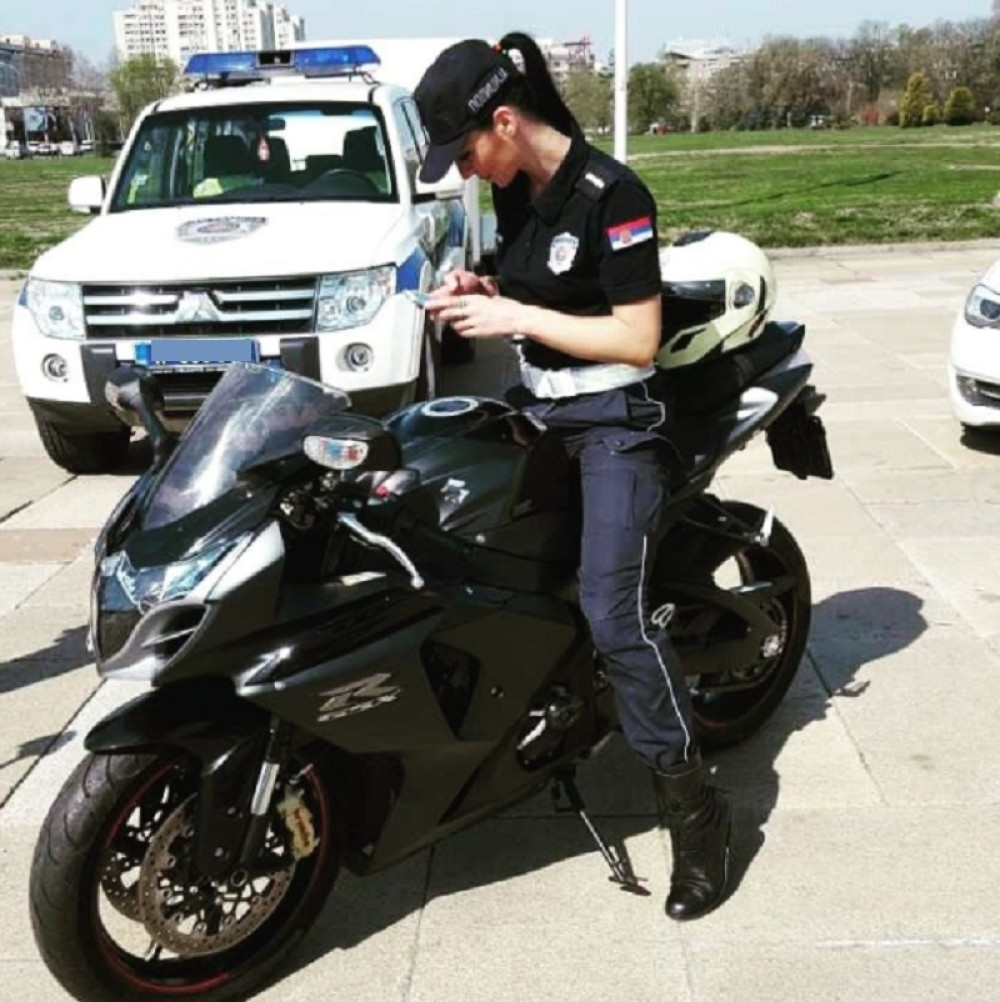 Svi Srbi hoće da im ona piše kaznu!