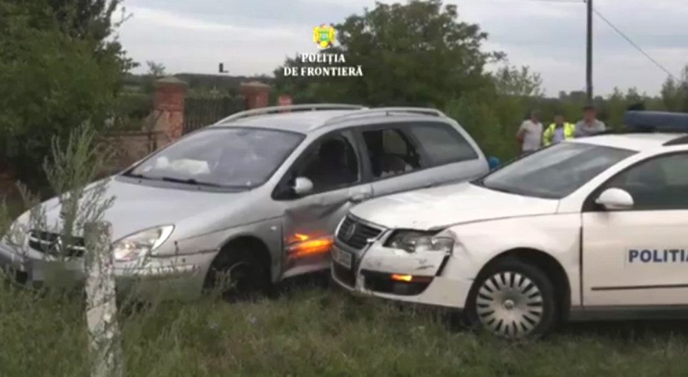 Automobili s migrantima se zaleteli u policajce!