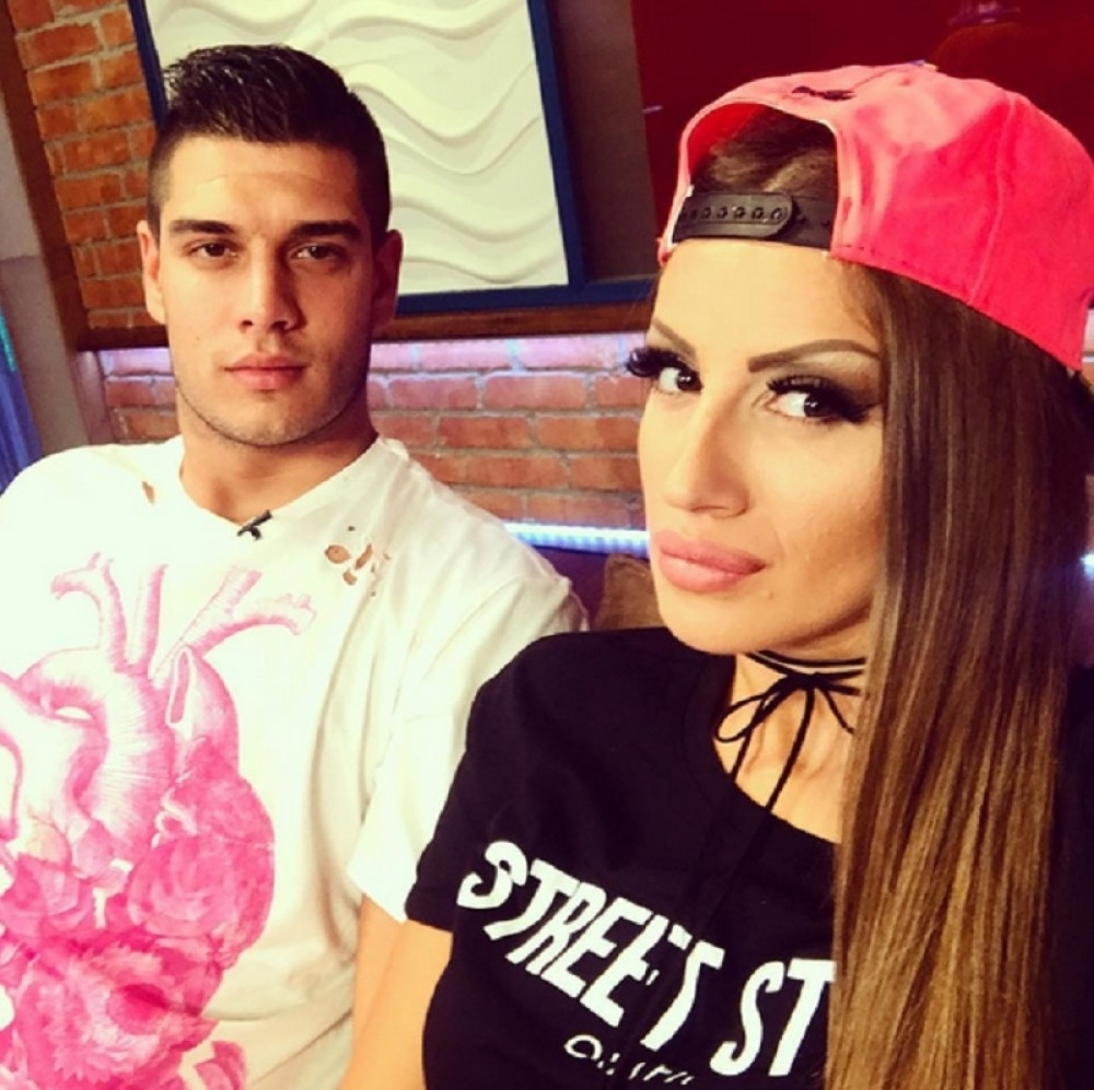 Dalilu suprug oborio sa nogu poklonom, gleda je kao kraljicu! (FOTO)