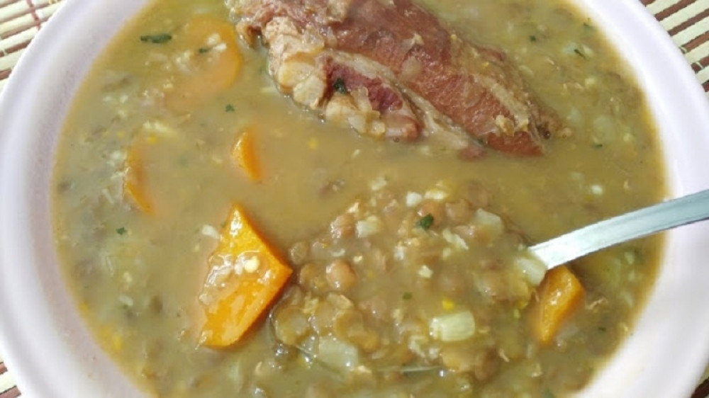 Ako niste, probajte odmah čorbu od sočiva sa slaninicom
