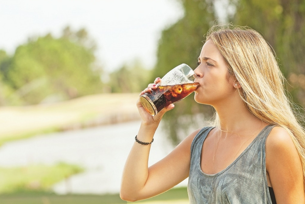Preterivanje s gaziranim pićima može da uzrokuje prelom kuka!