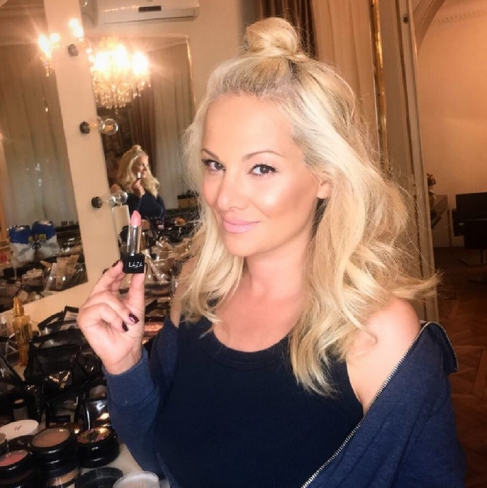 Ilda Šaulić bez brusa u provokativnoj pozi! (FOTO)