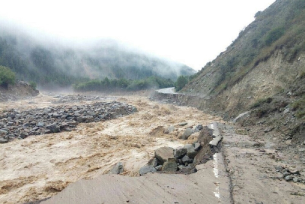 Stravično nevreme pogodilo Kosjerić, ljudi za TREN OKA ostali ODSEČENI od sveta!