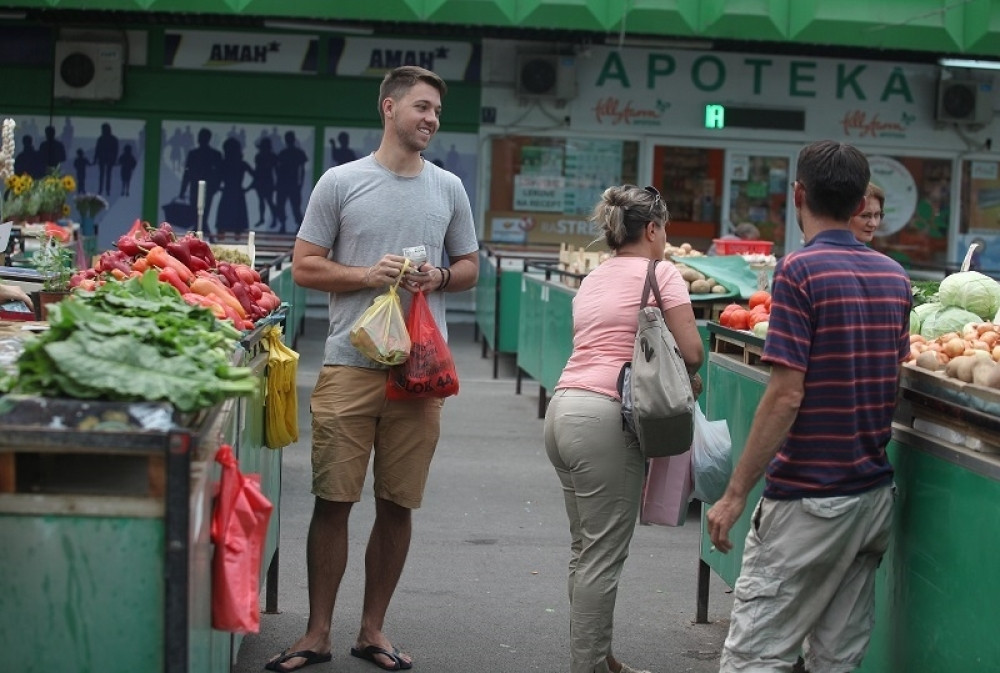Pogledajte šta Stefan Živojinović radi na pijaci! (FOTO)